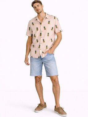 Bluenotes Pink Pineapple Print Button Up Short Sleeve Shirt – Size Small GUC